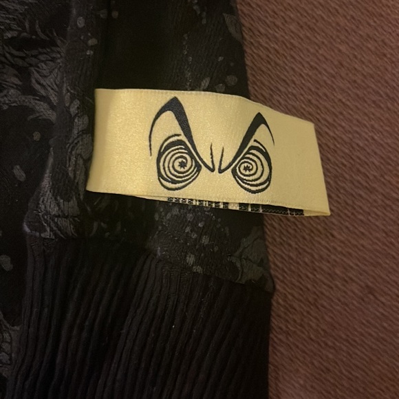 Disney Villains   Heidi Klum eyes blacks sweatshirt - Picture 6 of 8